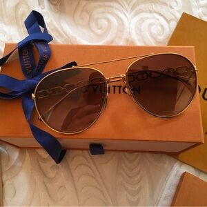 Louis Vuitton Authentic PilotGold Frame Brown Lens Sunglasses with Chain Temples
